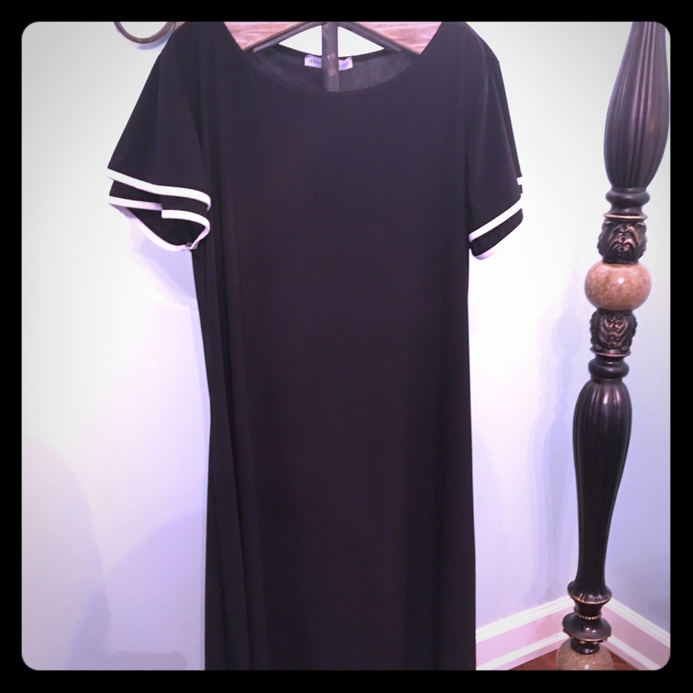 Little black dress with flare sleeves